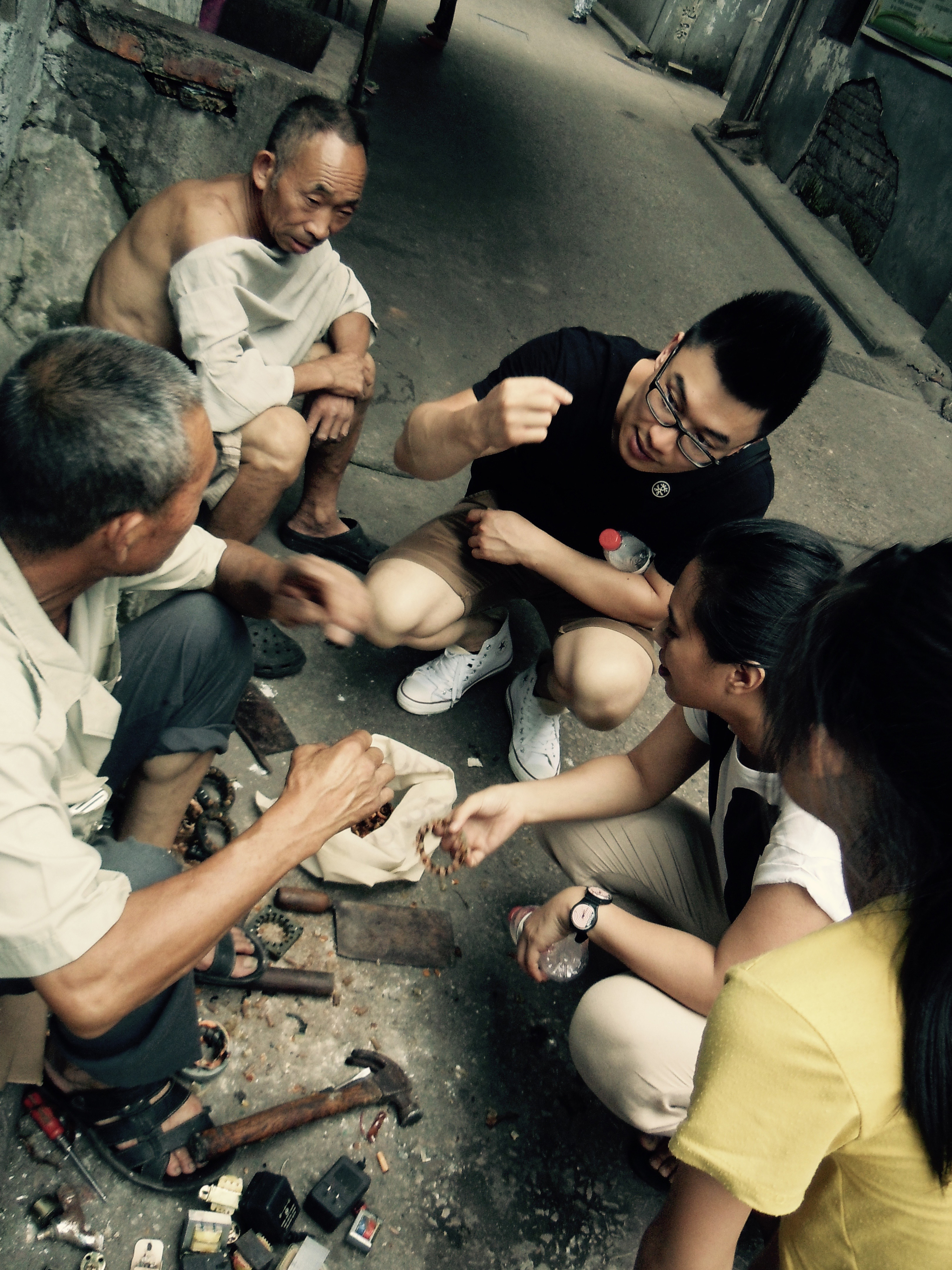 何志森在调研成都的一个菜市场