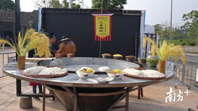 主办方还设置了乡村游特色互动展区，展示佛山五区最具特色的旅游文化元素。欧嘉明 摄