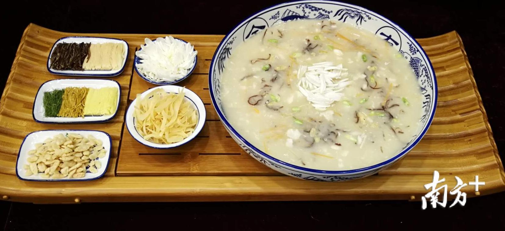 荔村菊花鱼蓉羹。