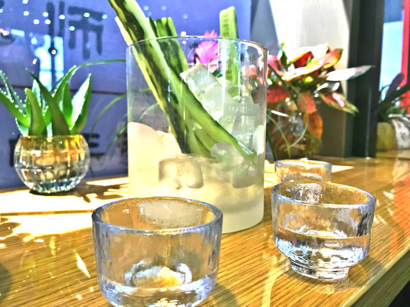 冰镇黄瓜搭配年轻酒。