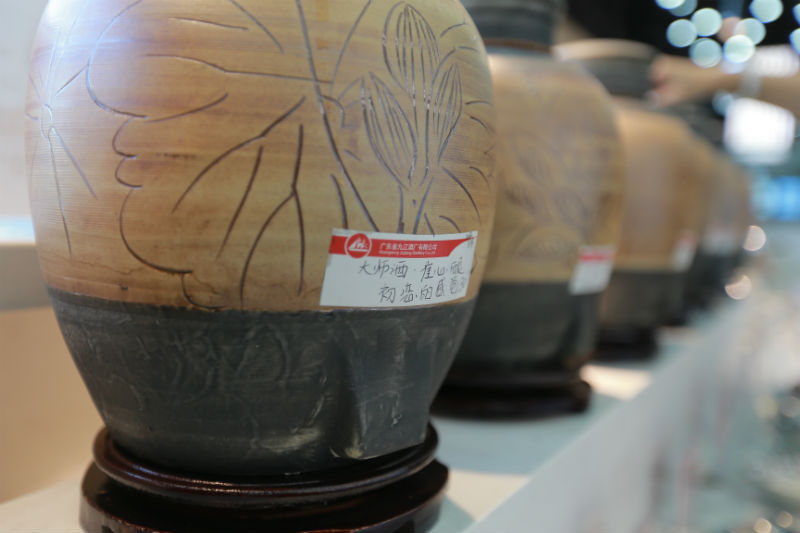 体验馆内准备了“崔心酿”，供来宾尝试。