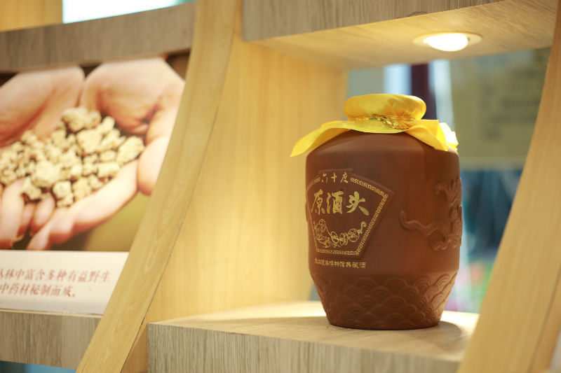 颇具古朴风酒埕子。