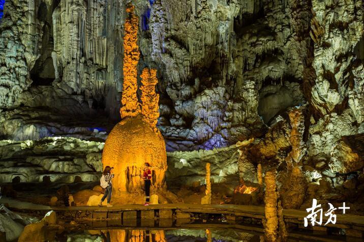 世界地质公园、国家AAAA级旅游景区织金洞-罗园 摄