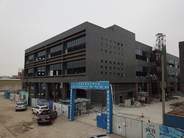 经过改造,上东工业园B地块建起三座标准化三层厂房,将计划引入环保型企业和高新技术型企业。资料图片 经过改造,上东工业园B地块建起三座标准化三层厂房,将计划引入环保型企业和高新技术型企业。资料图片