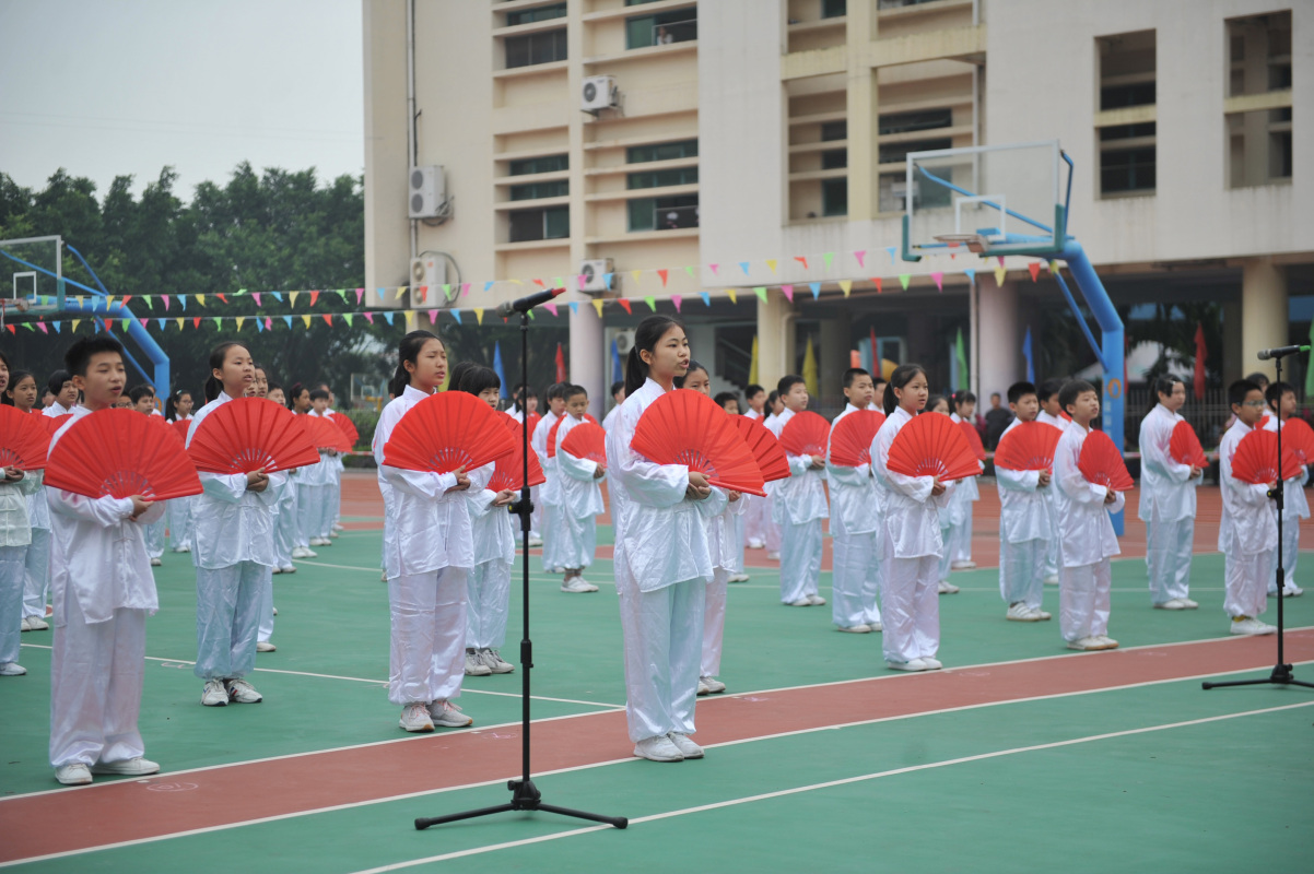 广东博文学校校服图片