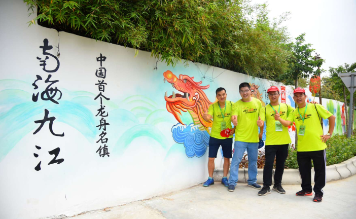 九江龙舟基地签注点内的“九江龙舟赋”墙画。