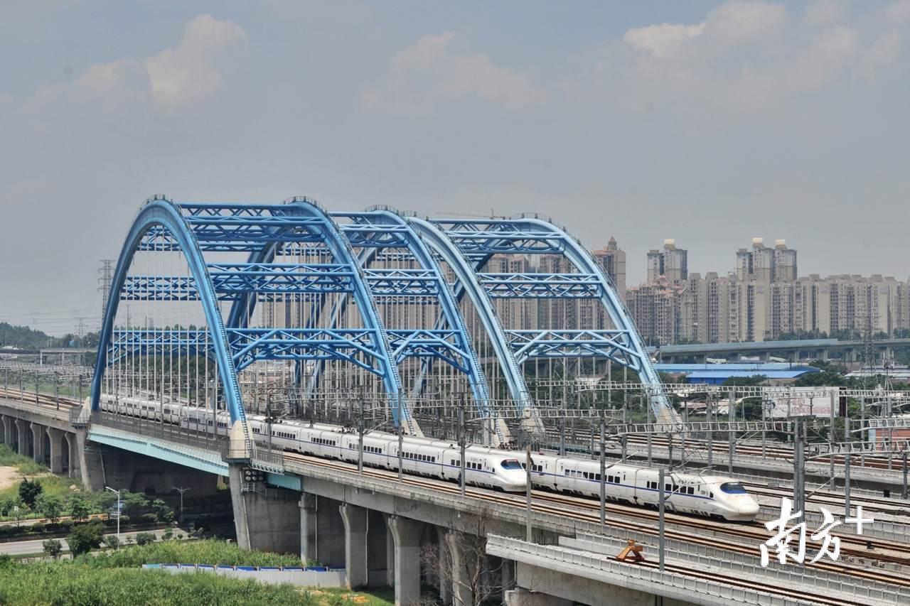 佛山西站。南方日报记者 戴嘉信 摄