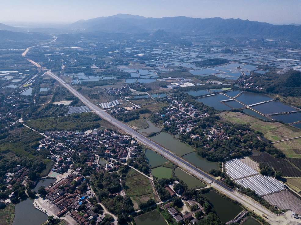 航拍南山大道项目。南山镇供图 航拍南山大道项目。南山镇供图