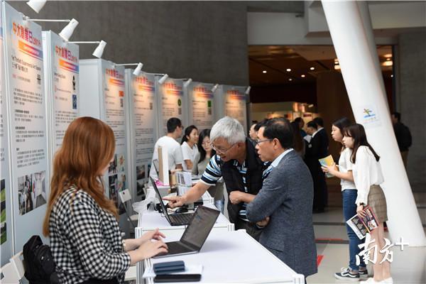 香港中文大学创业日上展示校友与在校学生的科研成果。