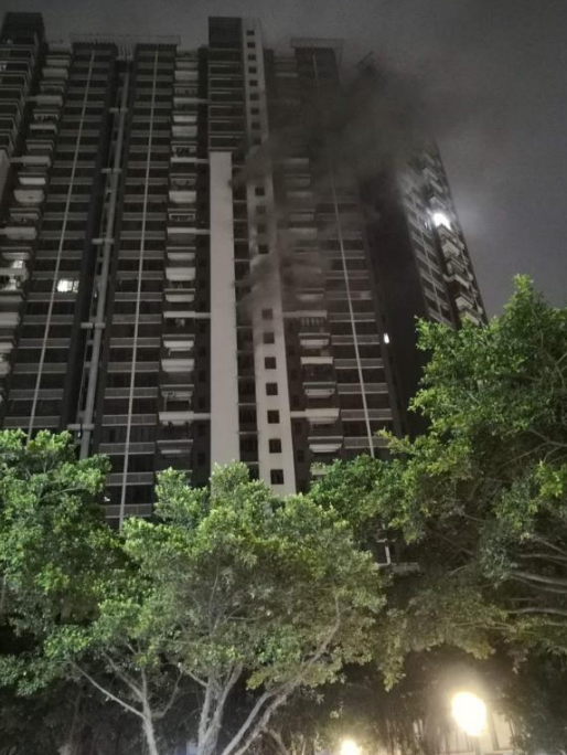 禅城滨海御庭一电梯着火,无人员伤亡