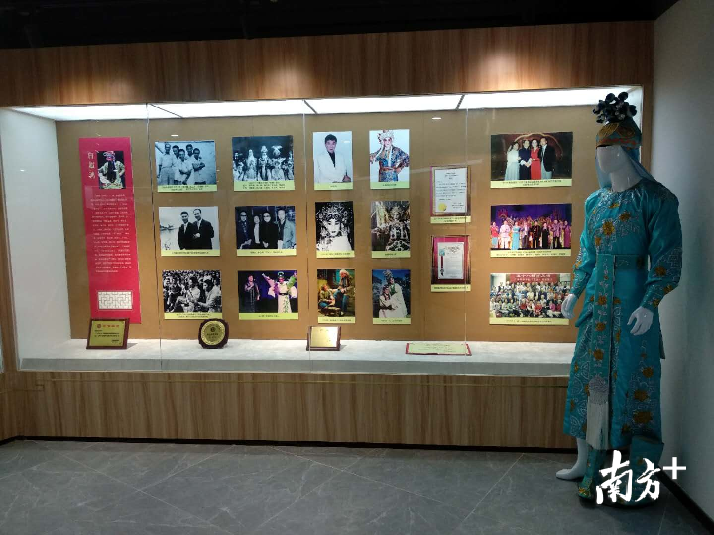 过百件珍贵粤剧文物在桂城粤剧粤曲艺术馆展出。黄逸豪 摄