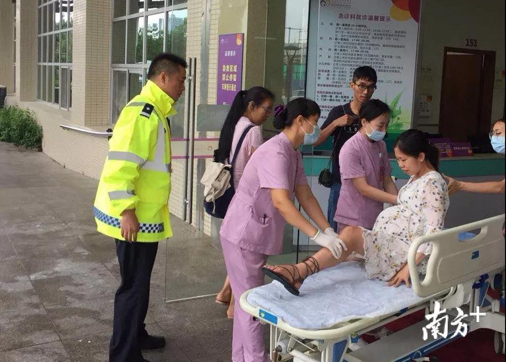 台风天,分娩产妇打不到车,江门交警紧急护送。 台风天,分娩产妇打不到车,江门交警紧急护送。