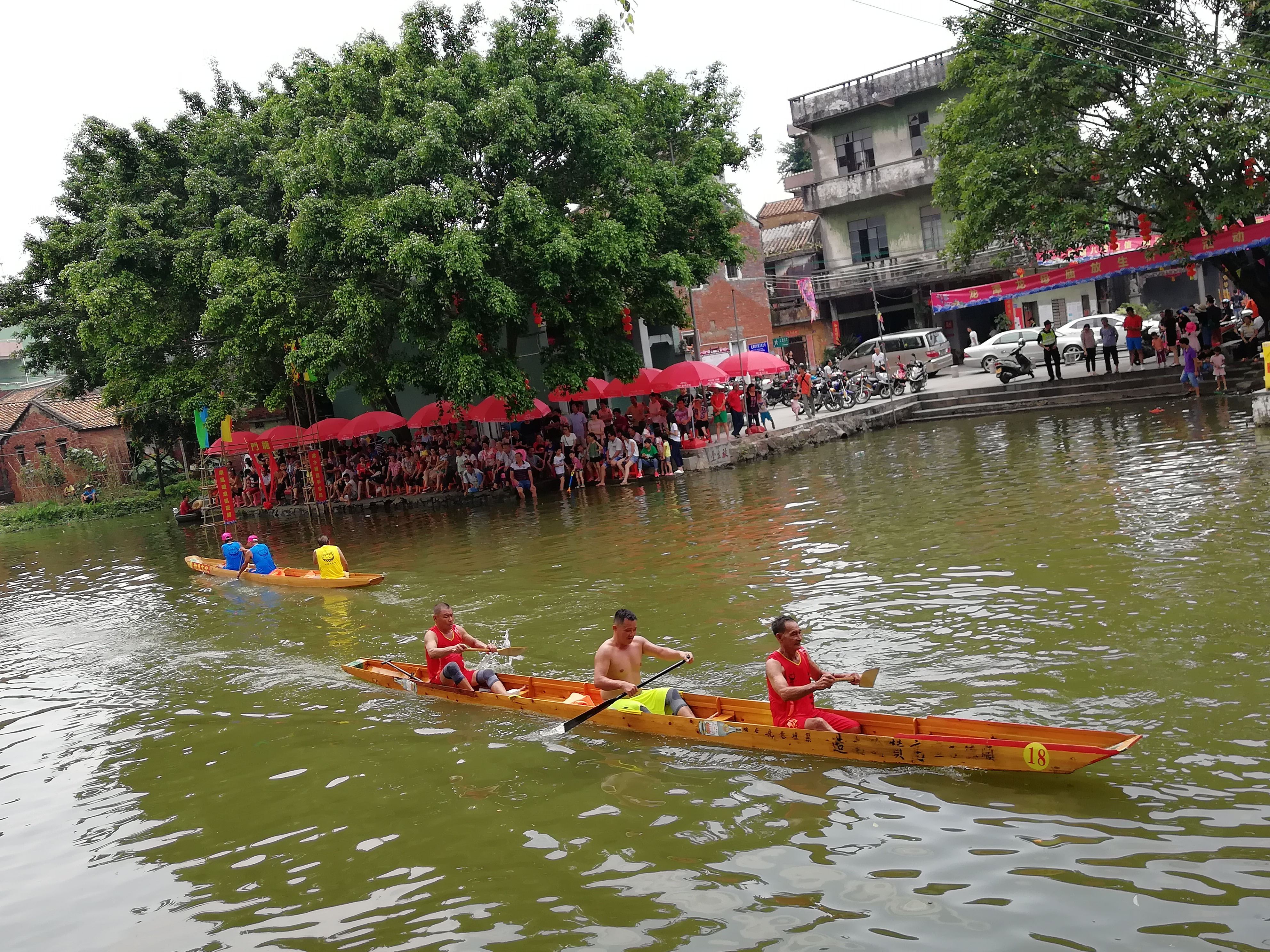 龙潭村举行赛龙舟比赛。杏坛宣办供图