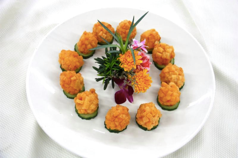 粤菜——鹅肝酱罐汤百花球。 粤菜——鹅肝酱罐汤百花球。