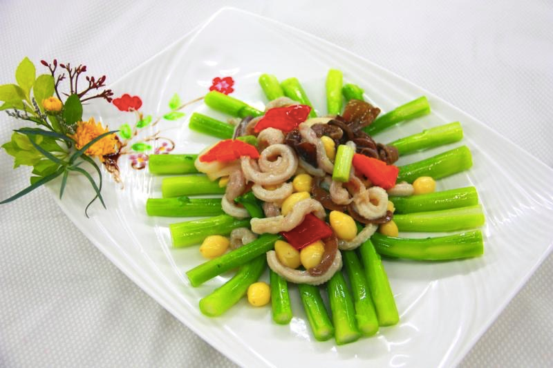 粤菜——生炒水蛇片。 粤菜——生炒水蛇片。