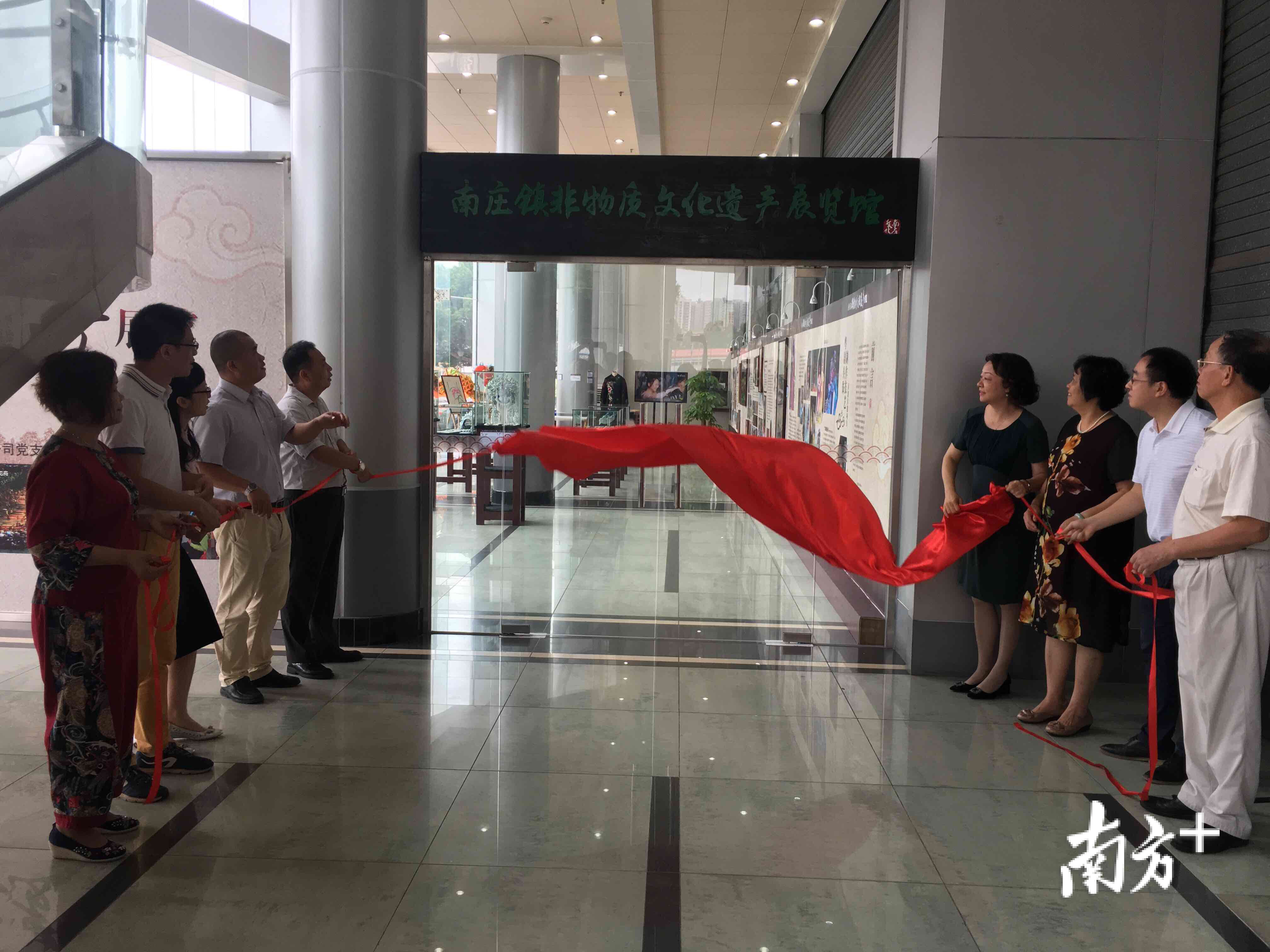 禅城区南庄镇非物质文化遗产展览今日正式揭幕。