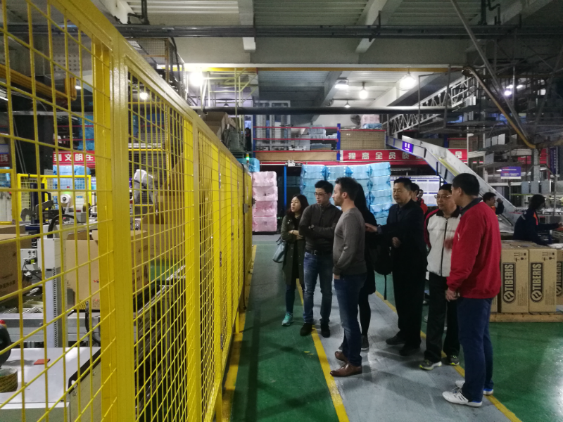 亚琛工大和顺职院专家团在万和新电气调研。通讯员供图