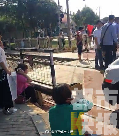 西安公交车持刀伤人案:2名重伤者抢救无效死亡