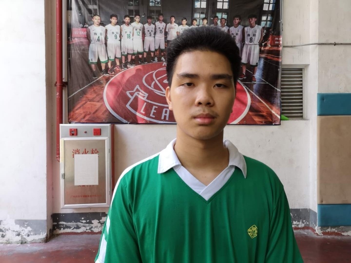 唐闻。符超军 摄