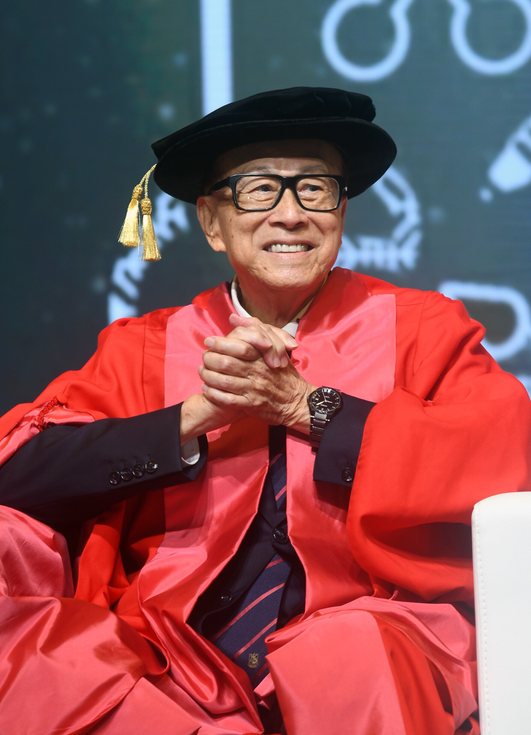 李嘉诚出席毕业典礼。曾建平 摄