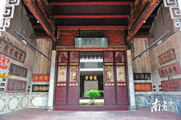 梅州建立了广东省首家唯一的客家匾额馆。