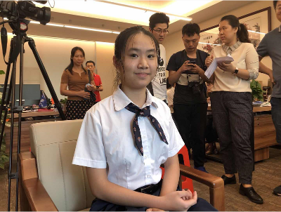 德胜学校语文满分考生刘镟。 德胜学校语文满分考生刘镟。