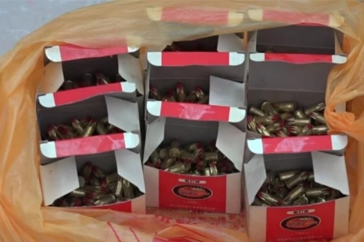 缴获的射钉弹。