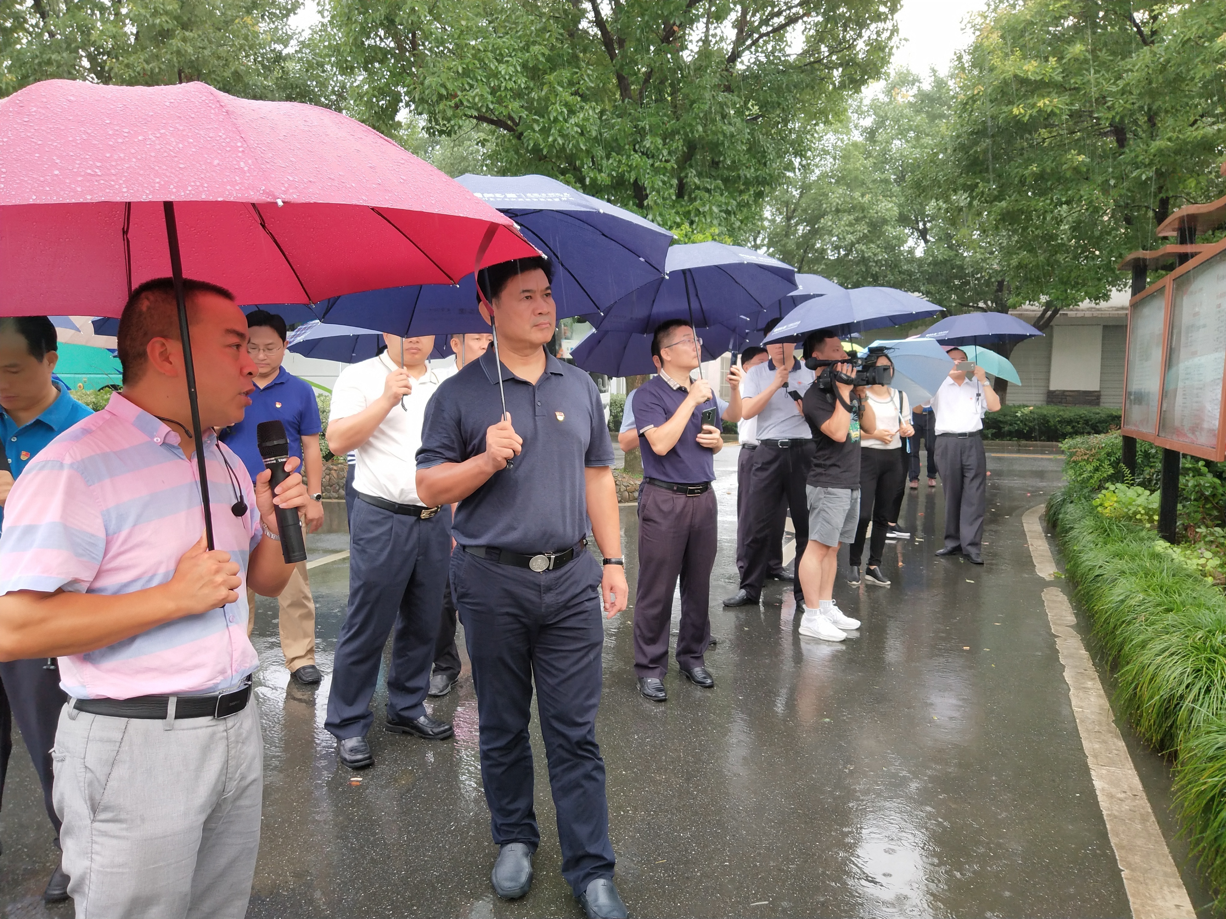 考察团实地参观考察学习,深入互动交流。(刘洪桥 摄) 考察团实地参观考察学习,深入互动交流。(刘洪桥 摄)