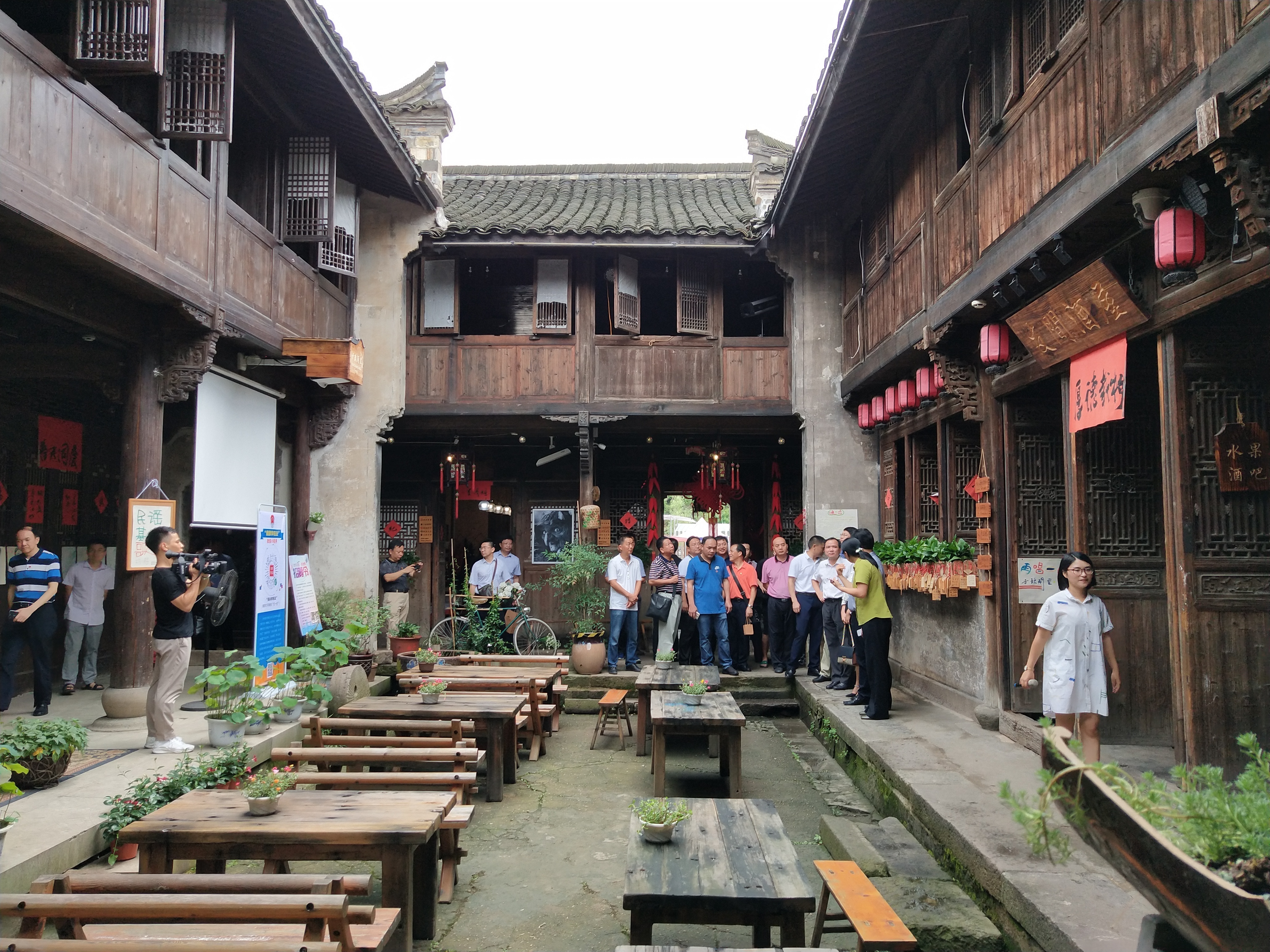 考察团实地参观考察学习,深入互动交流。(刘洪桥 摄) 考察团实地参观考察学习,深入互动交流。(刘洪桥 摄)