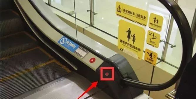 天桥扶梯突发停运致2老人受伤：谁该为此负责？