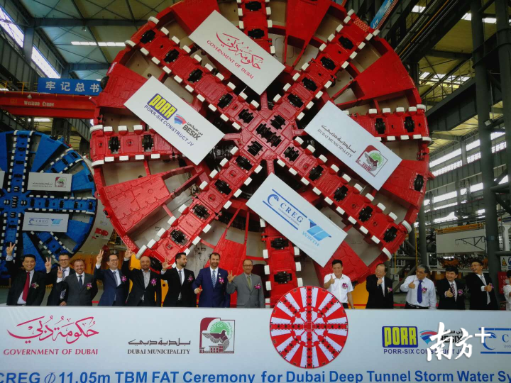 我国出口的最大直径的土压平衡盾构机在顺德下线。尹辅华 摄