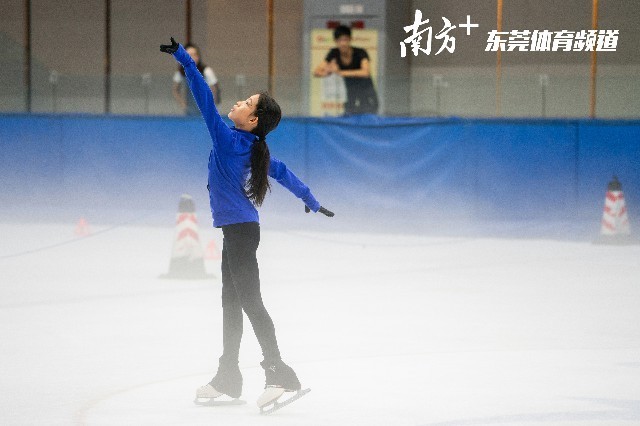 花样滑冰少女Shelly在东莞训练