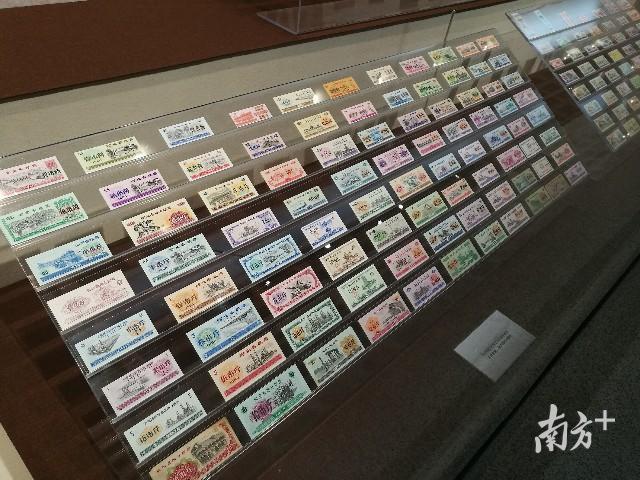 1953年，东莞开始使用粮油供应证，市内先后流通粮油票证共分三类25种。（肖俏 摄）