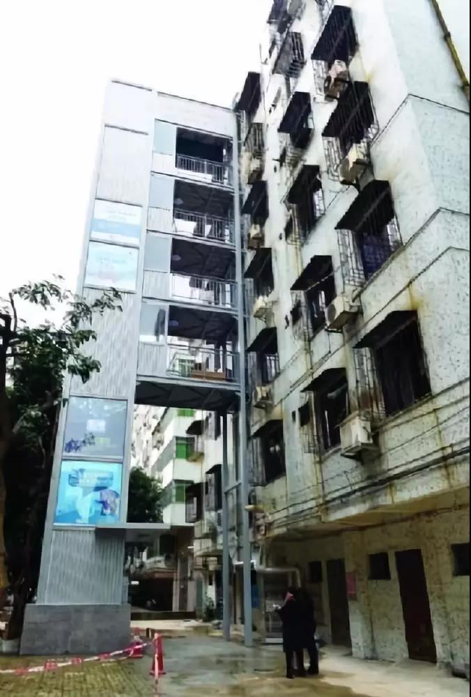 东区夏洋街63号旧楼加装了电梯。（资料图片）记者 文波  摄