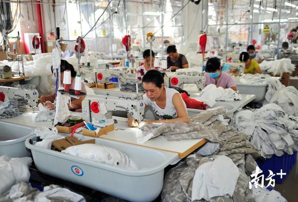 如今，兴宁境内仍有不少纺织厂、服装厂。（南方日报记者 何森垚 摄）