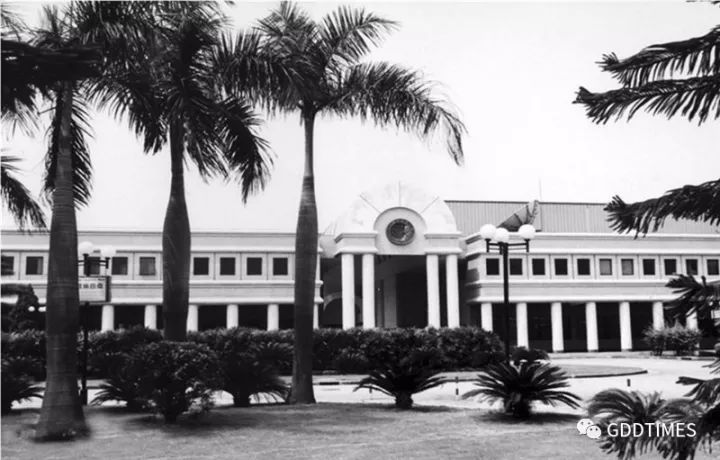 近30年来，宝洁公司与广州开发区携手共进，成为跨国公司融入中国改革开放进程的典范。