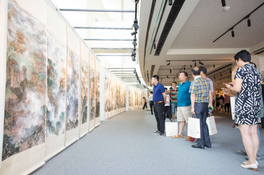 7月21日-8月5日，吴静山的260幅书画作品在罗浮宫展藏馆内展出。