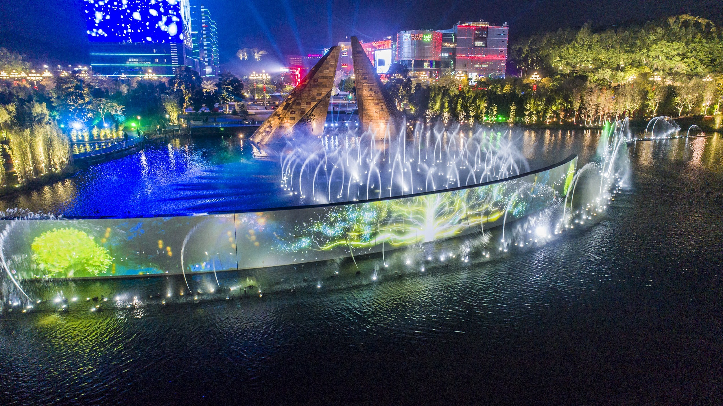 黄埔区广州开发区点亮“月亮经济”。