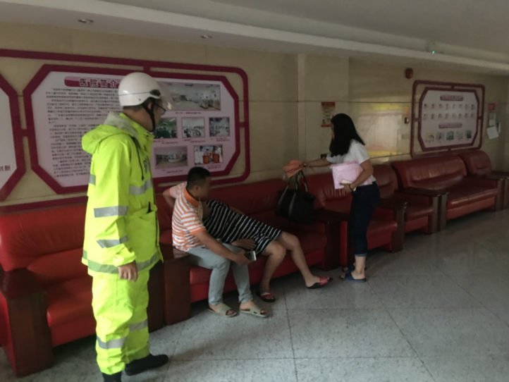 产妇顺利到达妇幼保健院。