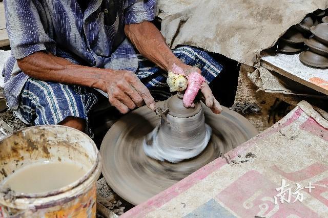 一直以来,制陶文化都被视为华夏文明繁荣发展的标志之一,有着独特的地域文化特征。(资料图) 一直以来,制陶文化都被视为华夏文明繁荣发展的标志之一,有着独特的地域文化特征。(资料图)