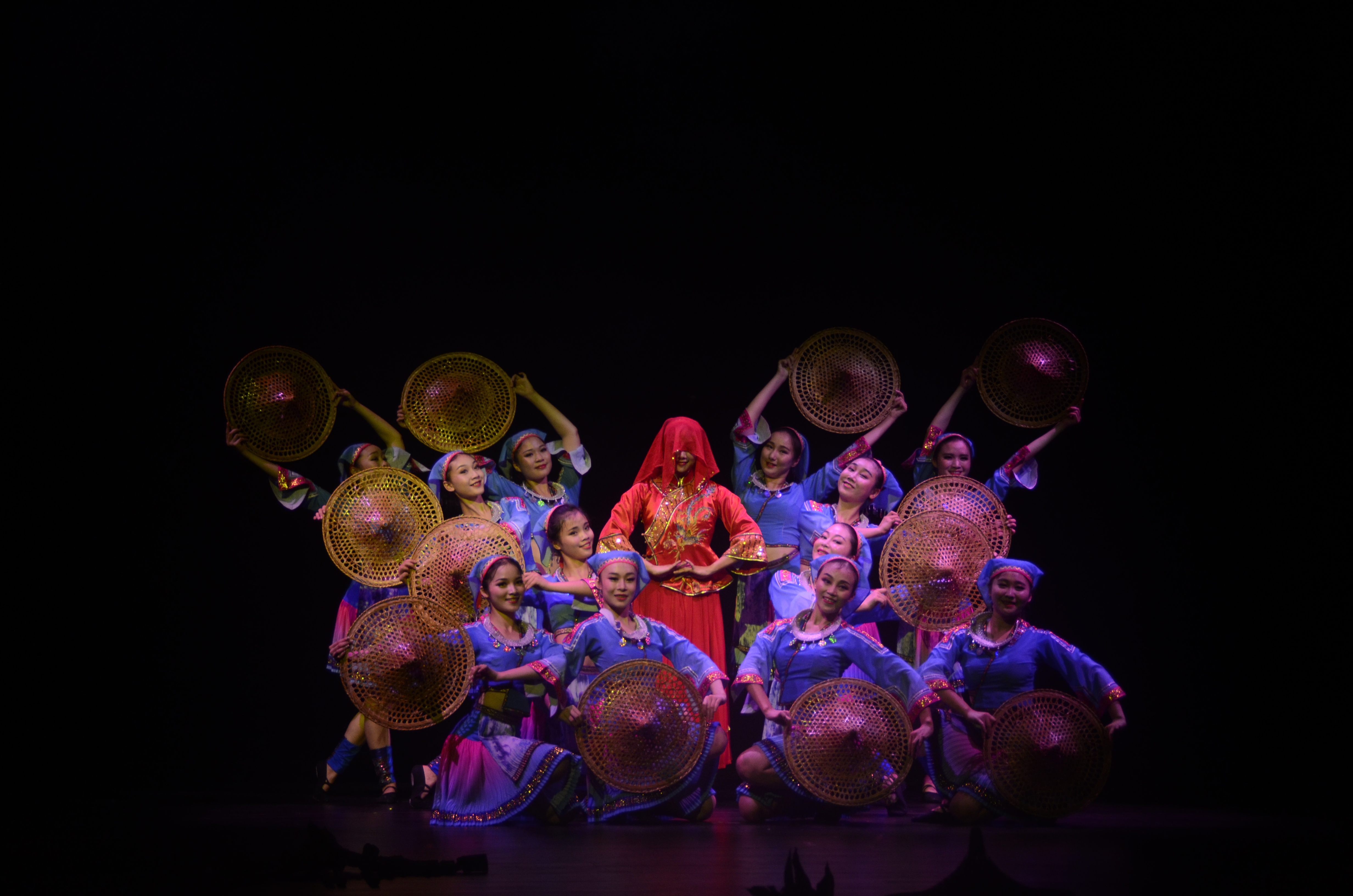 职业组《舞火狗》