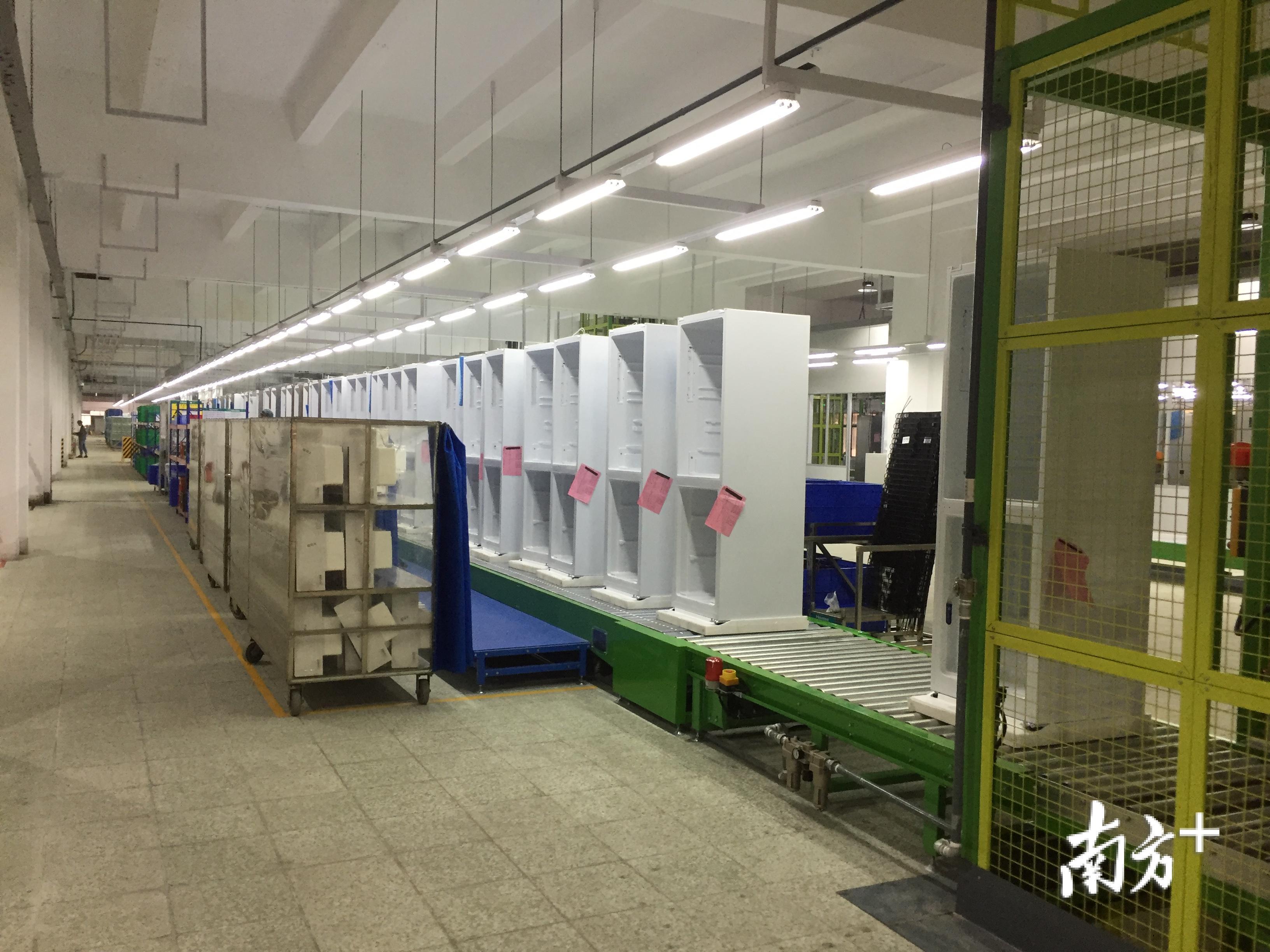 图为海信容声顺德工厂内部图。海信容声冰箱公司提供