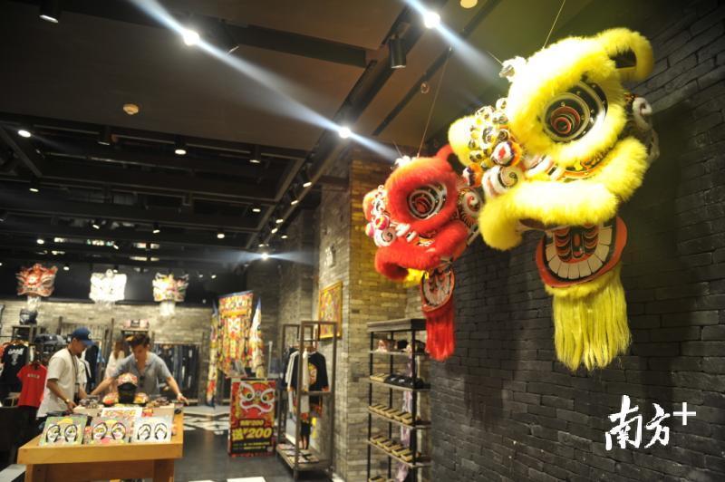 以佛山小狮子为独特标示的HEA国产潮牌。