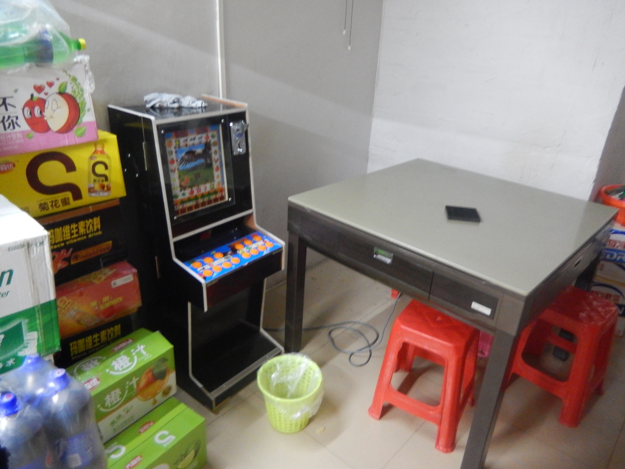 视频| 为500元租金，梅城一士多店老板把自己送进拘留所_南方plus_南方+