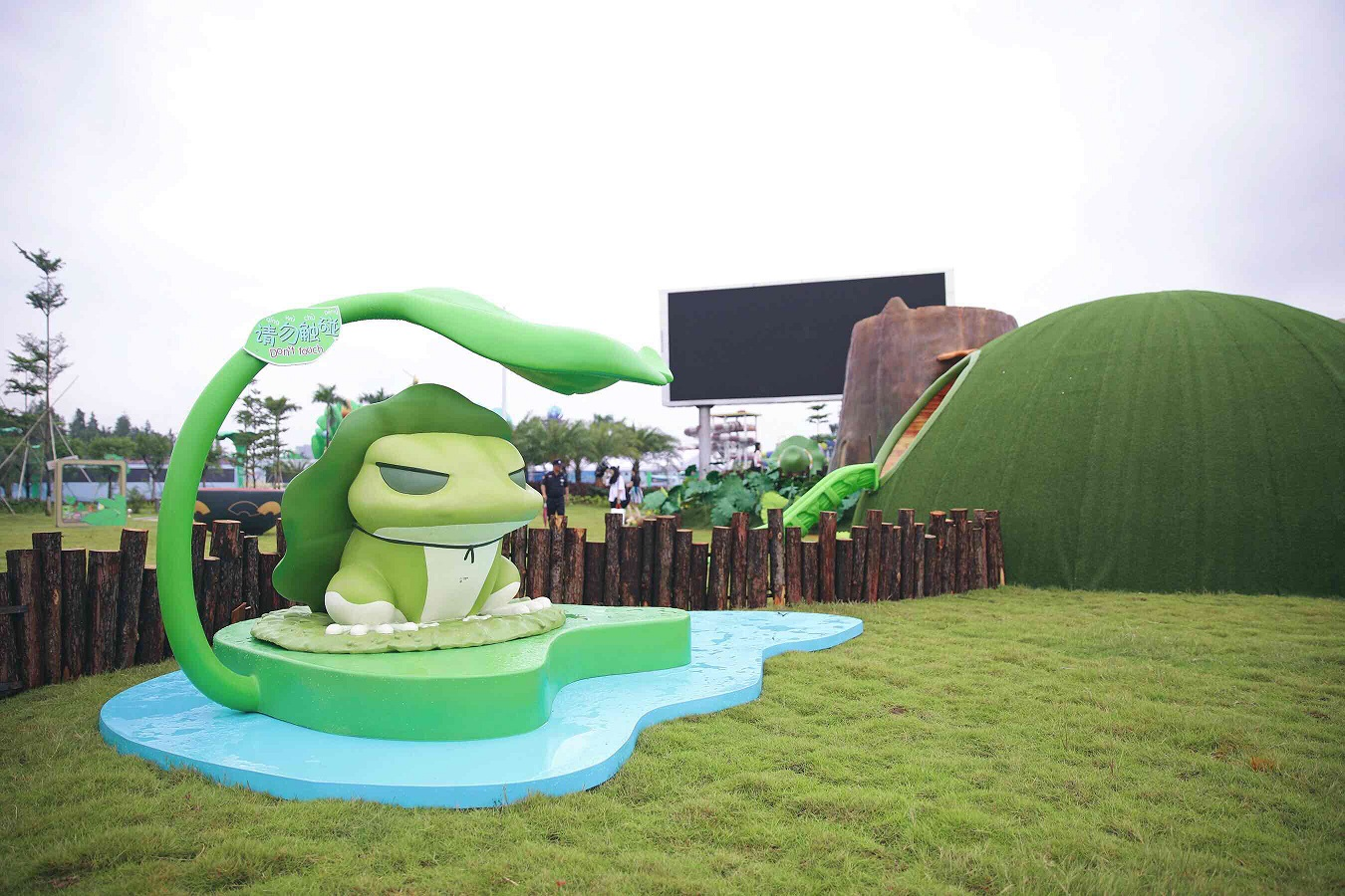“佛系生活研究所”360度全景复原了“旅行青蛙”游戏场景。