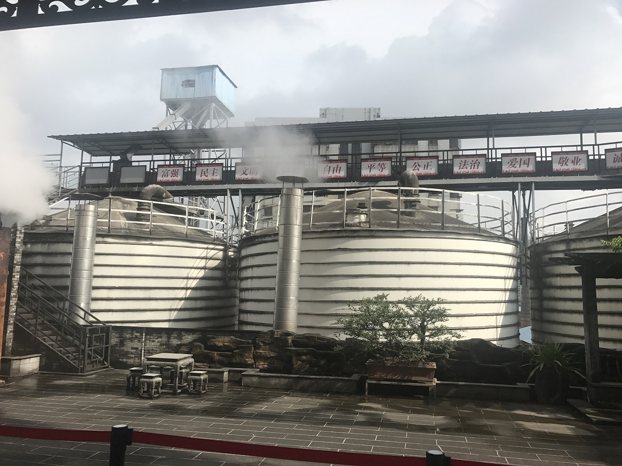 石湾酒厂的储米罐。受访者供图