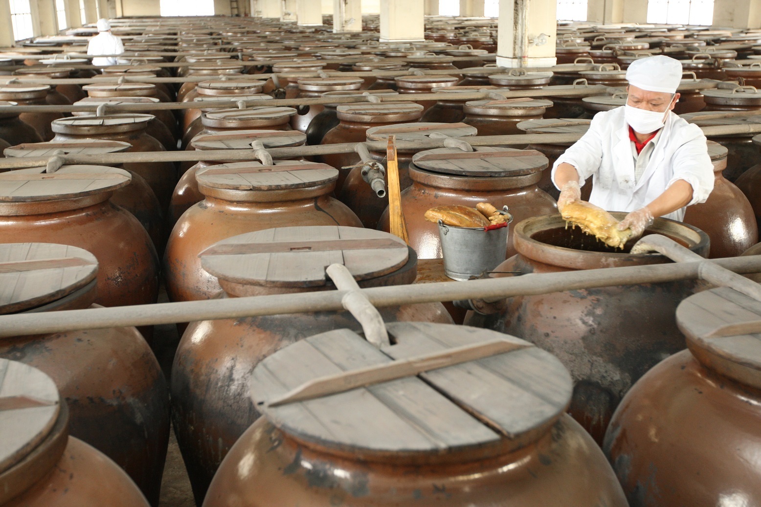  石湾酒厂车间。受访者供图