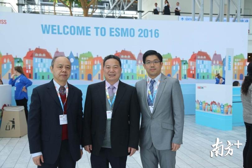 该研究主要作者合影：左一刘孟忠教授，左二傅剑华教授，右一杨弘副教授