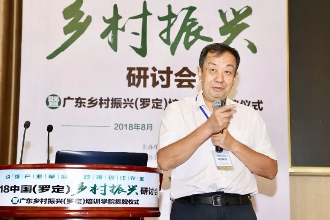 党国英认为，政府应支持发展“专业农户+合作社”模式。 吴秒衡 摄