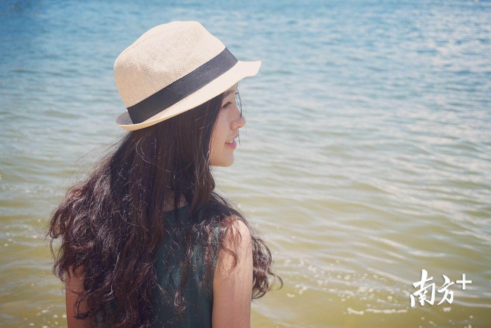 被这个95后小姐姐圈粉了暨大女神刘梓欣走得了t台做得了主持